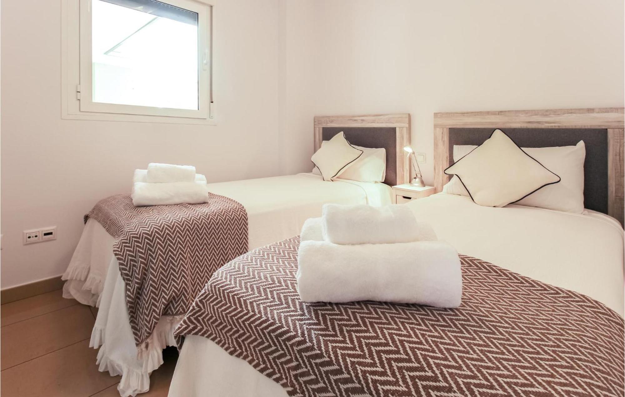 Awesome Apartment In Orihuela With Kitchen Playa Flamenca Eksteriør billede